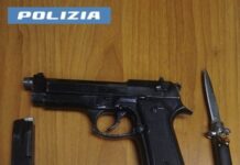 Taranto, lancia dalla finestra una pistola ed un coltello: arrestato 20enne